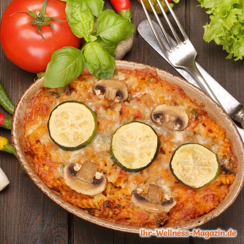 Low-Carb-Pasta-Auflauf mit Zucchini und Champignons