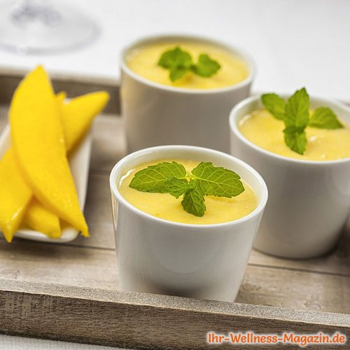 Kokos-Mango-Quark-Dessert