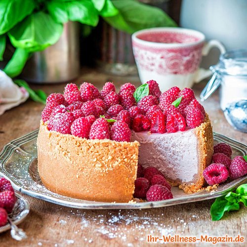 Low Carb Kokos-Joghurttorte mit Himbeeren