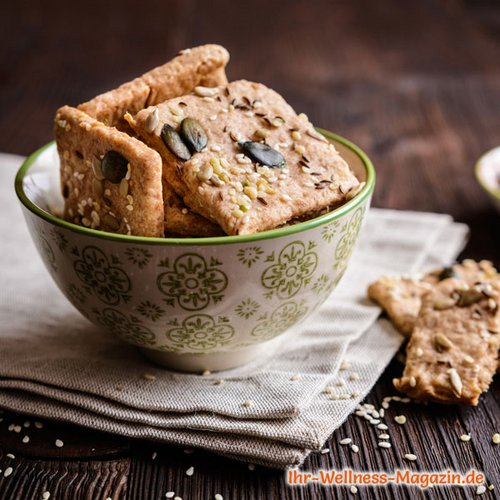 Dinkel-Cracker mit Saaten