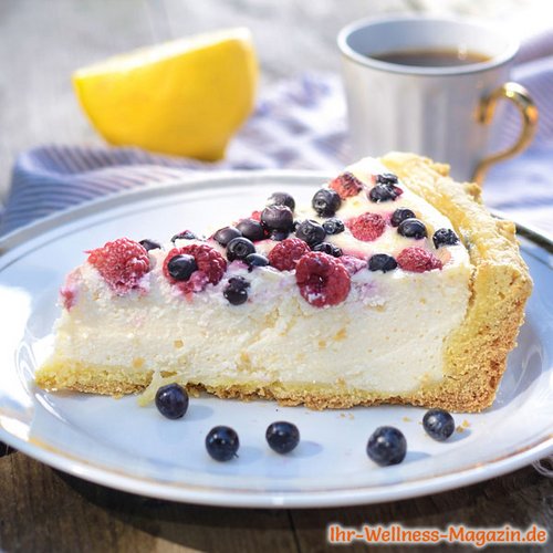 Low Carb Zitronen-Quarkkuchen mit Beeren