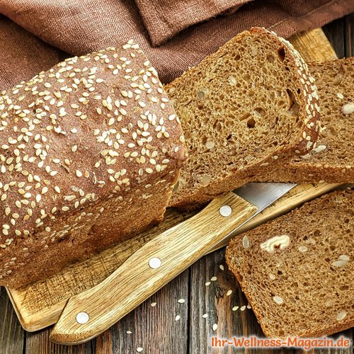 Eiweißbrot mit Nüssen und Sesam