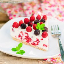 Leichter Low Carb Himbeer-Joghurt-Kühlschrankkuchen