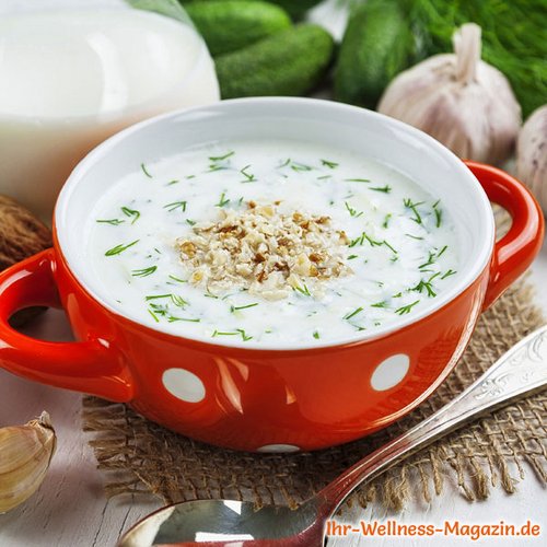 Kalte Gurkensuppe mit Joghurt und Dill