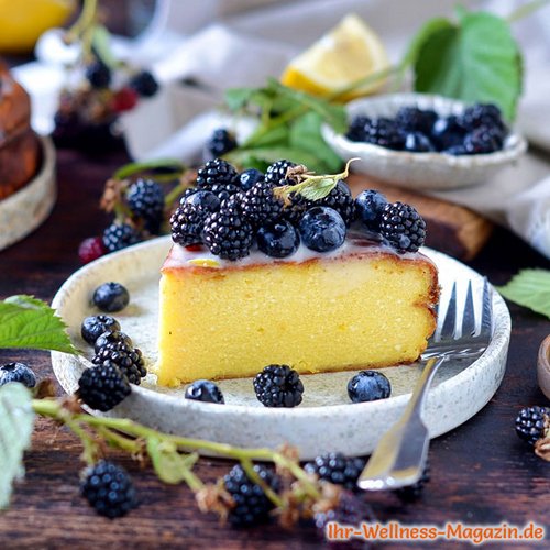 Low-Carb-Quarkkuchen mit Beeren und Zitronenguss 