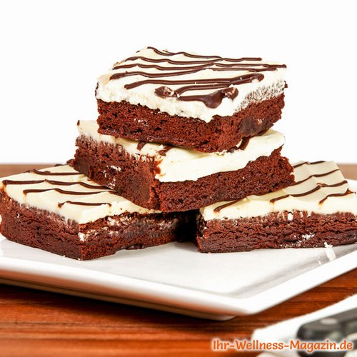 Saftige Low Carb Brownies mit Frischkäse-Topping