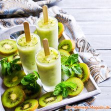 Low Carb Kiwi-Wassereis am Stiel