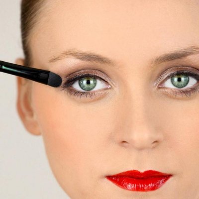Grüne Augen schminken: Schönes elegantes Augen-Make-up