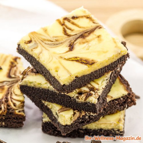 Saftige Low Carb Brownies mit Vanille-Topping