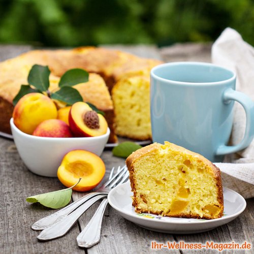 Einfacher Low Carb Vanille-Ringkuchen mit Nektarinen