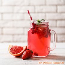 Grapefruit-Limonade mit Beeren