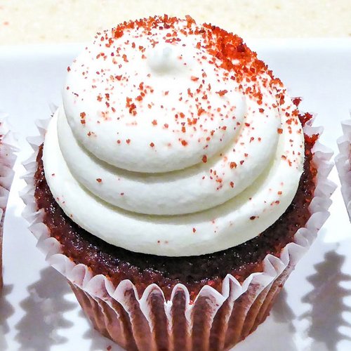 Red Velvet Cupcakes mit Frischkäse-Frosting