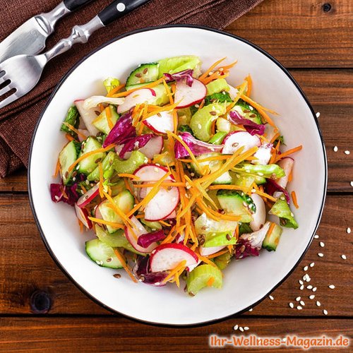 Gesunder gemischter Salat - gesundes Low-Carb-Rezept