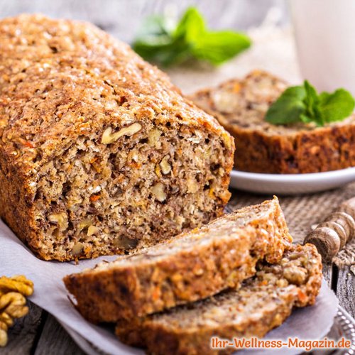 Low Carb Bananenbrot mit Karotten und Nüssen