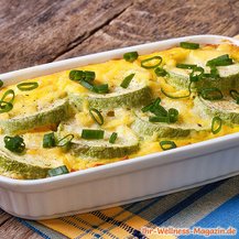 Low-Carb-Zucchiniauflauf mit Käse überbacken