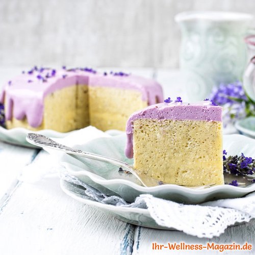 Leichte Low Carb Lavendel-Frischkäse Torte