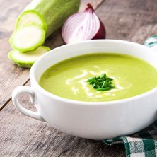 Schnelle Low Carb Zucchinicremesuppe