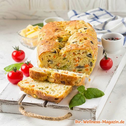 Eiweißbrot mit Zucchini, Aubergine und Möhren