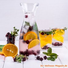 Orangen-Brombeere-Minze-Thymian-Wasser