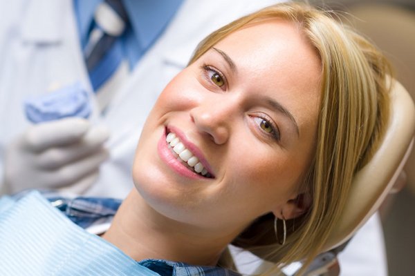 Ästhetische Zahnmedizin für ein strahlendes Lächeln