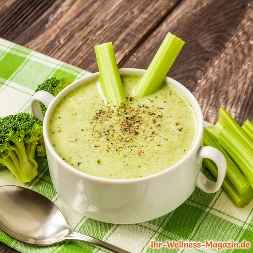 Low Carb Brokkoli-Sellerie-Suppe