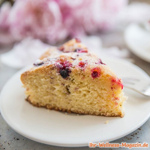 Saftiger Low Carb Vanillekuchen mit Beeren