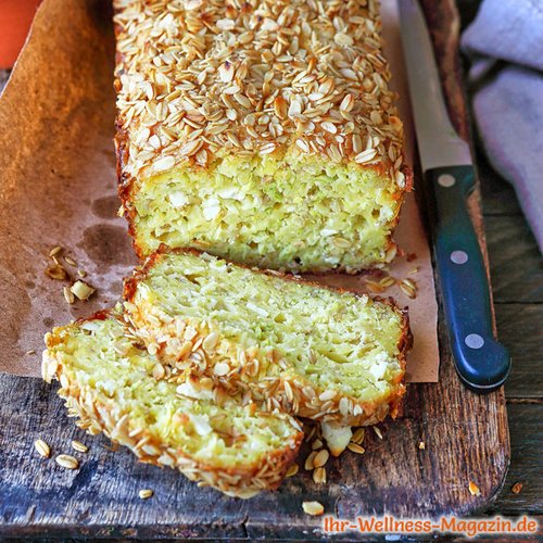 Zucchini-Eiweißbrot mit Feta