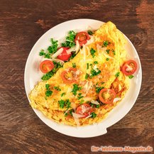 Low-Carb-Omelett mit Tomaten und Käse 