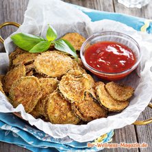 Zucchini-Parmesan-Chips mit Dip