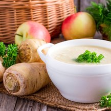 Schnelle Low Carb Pastinaken-Cremesuppe