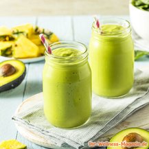 Cremiger Avocado-Ananas-Smoothie