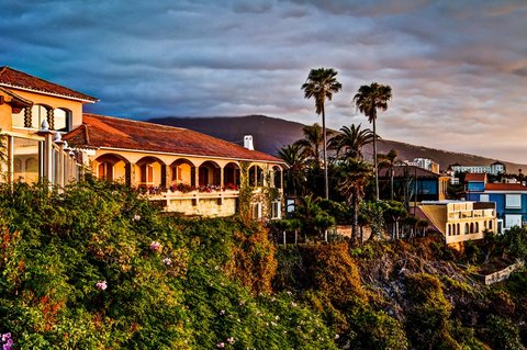 Puerto de la Cruz auf Teneriffa: Puerto de la Cruz mit Teide