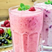 Buttermilch-Shake mit Himbeeren