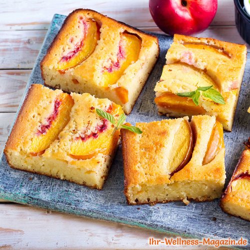 Low-Carb-Rührkuchen mit Nektarinen