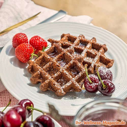 Low Carb Schokoladen-Waffeln mit Obst