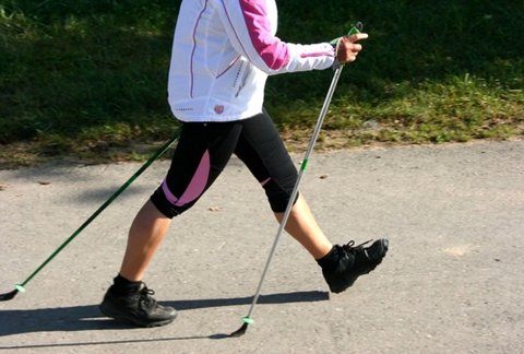 Fitness-Tipp: Der Sport Nordic Walking – Wellness für die Gelenke