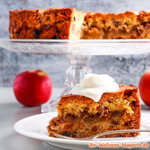 Saftiger Low Carb Apfel-Nusskuchen mit Rosinen