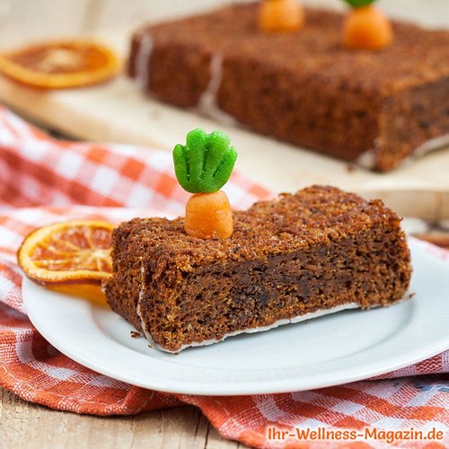 Schneller Low-Carb-Karottenkuchen mit Nüssen - einfaches Rezept ohne Zucker