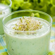 Grüner Shake mit Sprossen