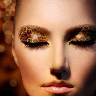 Grüne Augen schminken: Augen-Make-up im Leoparden-Look