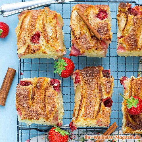 Low Carb Apfel-Zimtkuchen mit Erdbeeren