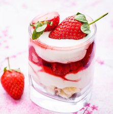 Low Carb Mascarpone-Dessert mit Früchten