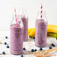 Cremiger Blaubeer-Eiweißshake mit Haferflocken