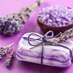 weiter zu - Marmorierte Seife mit Lavendel