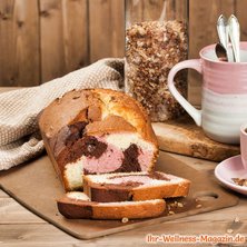 Dreifarbiger Low-Carb-Marmorkuchen