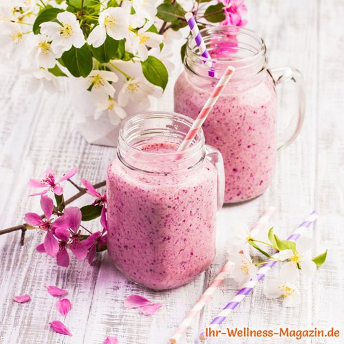 Cremiger Vanille-Beeren-Mix-Eiweißshake