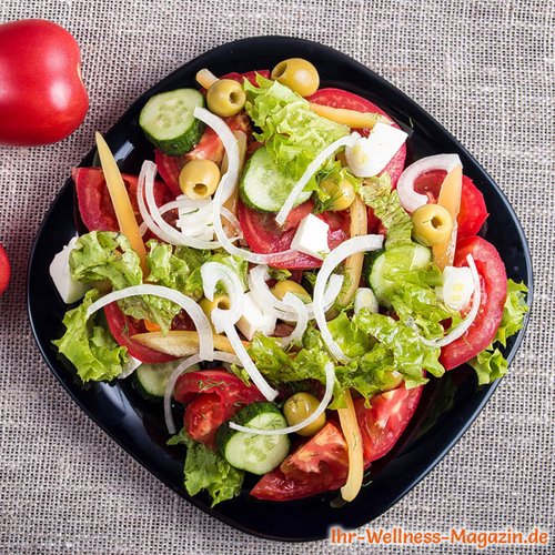 Schneller gemischter Salat - gesundes Low-Carb-Rezept