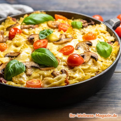 Low-Carb-Pasta-Auflauf mit Pilzen und Tomaten