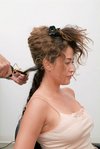 Frisuren selber machen Anleitung für einen aufregenden Glamour Look - Step 1