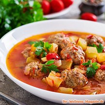 Tomatensuppe mit Fleischbällchen